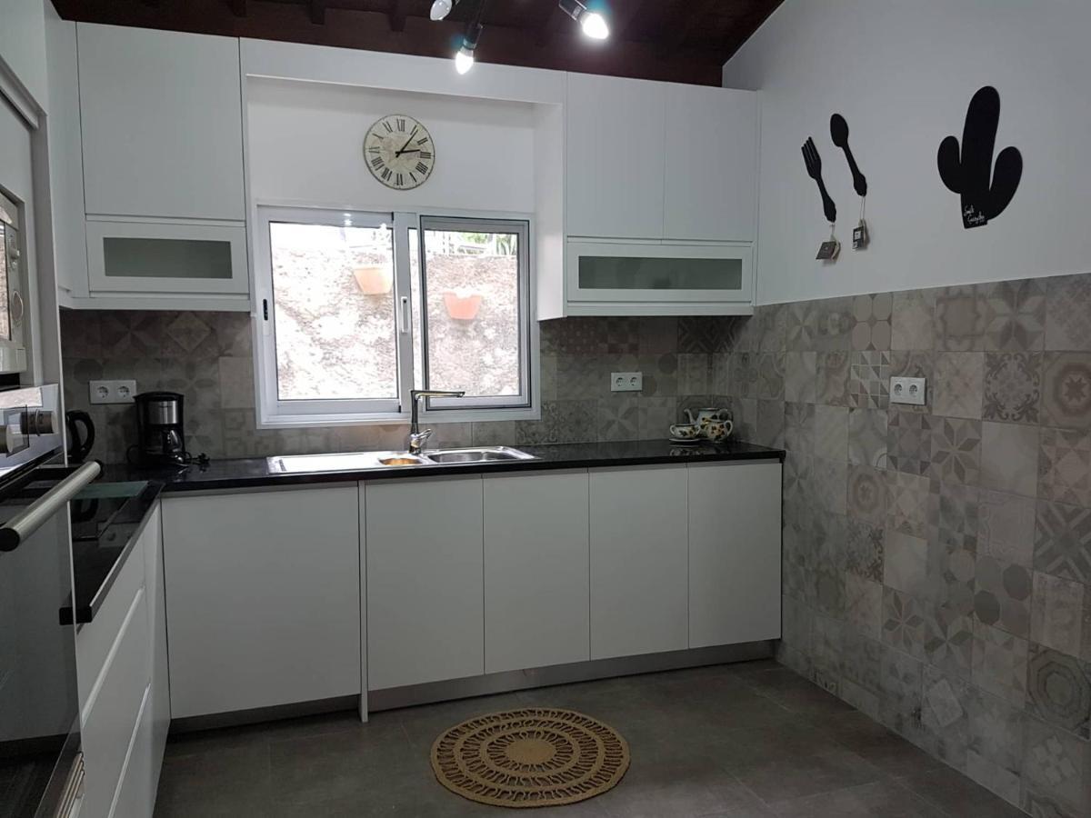 Join Our Relaxed House Near The Beach - Mosteiros Mosteiros  Exterior photo